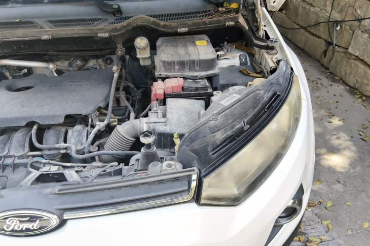 Used Ford EcoSport 2013 1.5L Manual Luxury Model Engine Bay Left