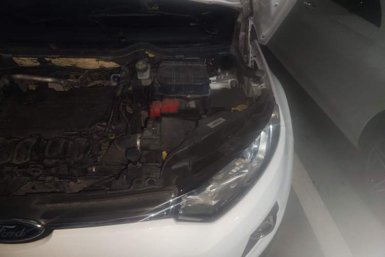 Used Ford EcoSport 2013 1.5L Manual Luxury Model Engine Bay Left