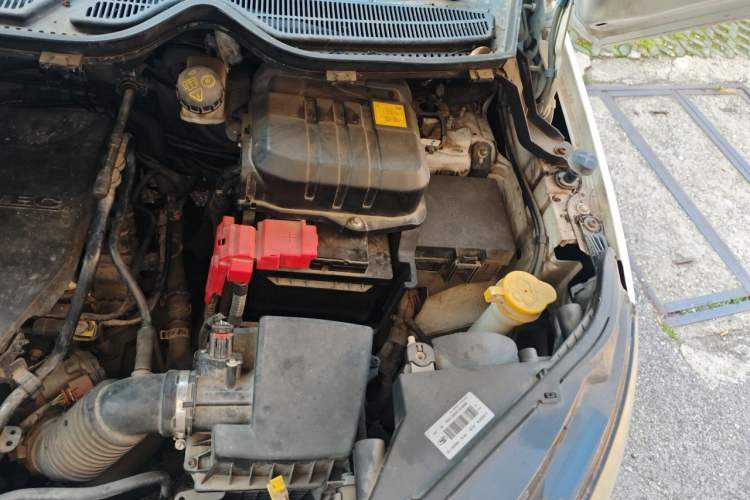 Used Ford EcoSport 2013 1.5L Manual Luxury Model Engine Bay Left