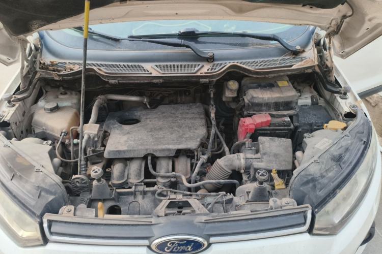 Used Ford EcoSport 2013 1.5L Manual Fashion Model Engine Bay