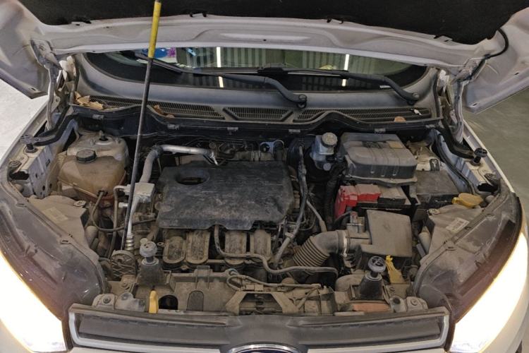 Used Ford EcoSport 2013 1.5L Manual Fashion Model Engine Bay