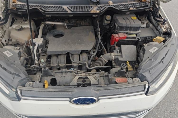 Used Ford EcoSport 2013 1.5L Manual Fashion Model Engine Bay