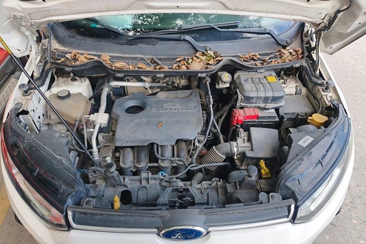 Used Ford EcoSport 2013 1.5L Automatic Fashion Model Engine Bay