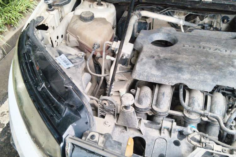 Used Ford EcoSport 2013 1.5L Manual Luxury Model Engine Bay Right