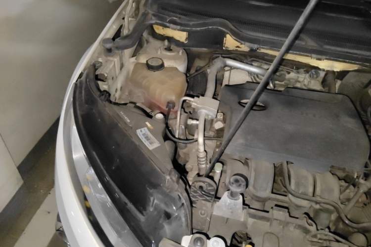 Used Ford EcoSport 2013 1.5L Automatic Prestige Model Engine Bay Right