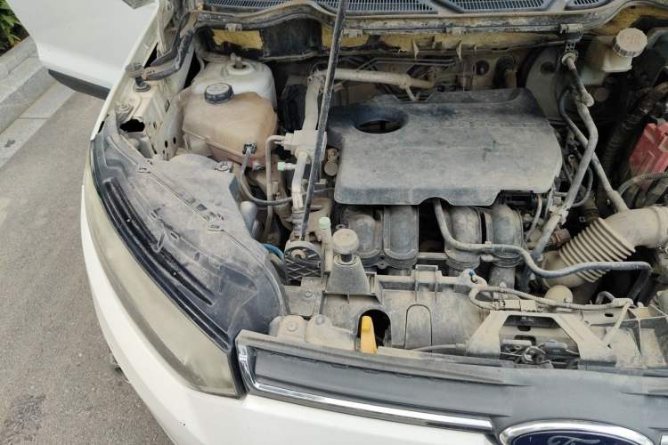 Used Ford EcoSport 2013 1.5L Manual Luxury Model Engine Bay Right