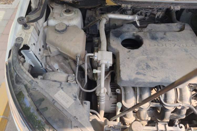 Used Ford EcoSport 2013 1.5L Automatic Fashion Model Engine Bay Right