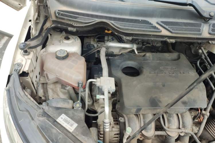 Used Ford EcoSport 2013 1.5L Automatic Fashion Model Engine Bay Right