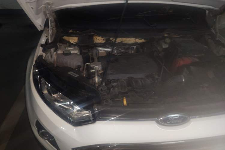 Used Ford EcoSport 2013 1.5L Manual Luxury Model Engine Bay Right
