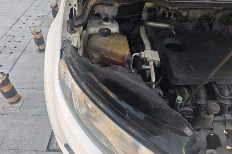 Used Ford EcoSport 2013 1.5L Automatic Prestige Model Engine Bay Right