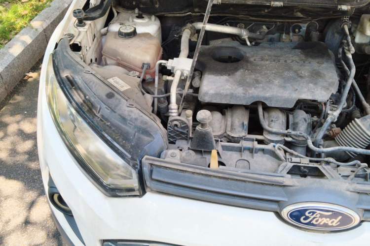 Used Ford EcoSport 2013 1.5L Manual Comfort Model Engine Bay Right