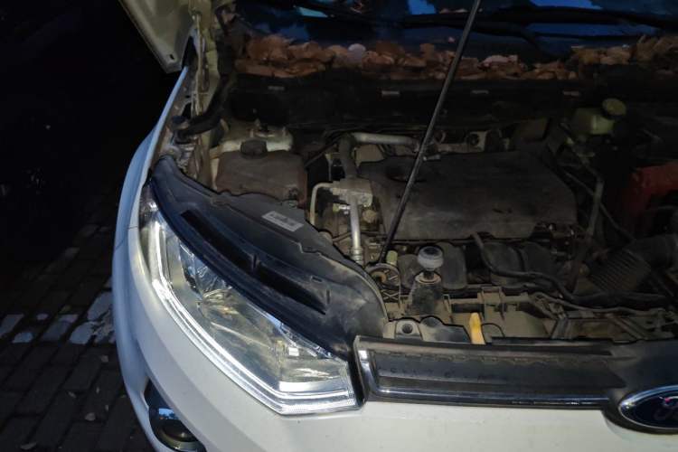 Used Ford EcoSport 2013 1.5L Automatic Prestige Model Engine Bay Right
