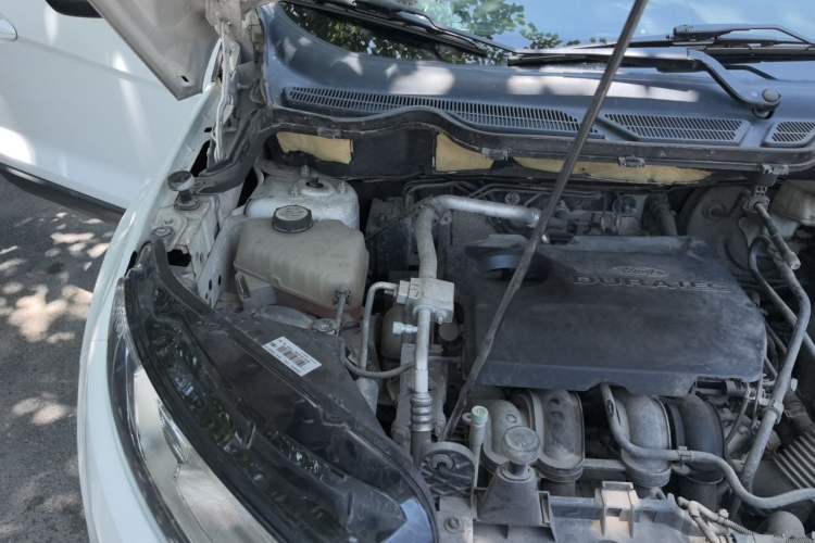 Used Ford EcoSport 2013 1.5L Manual Luxury Model Engine Bay Right