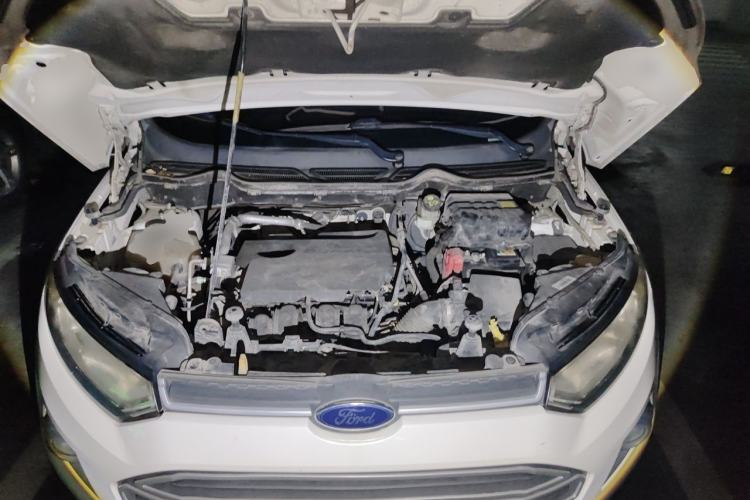 Used Ford EcoSport 2013 1.5L Manual Fashion Model Engine Bay