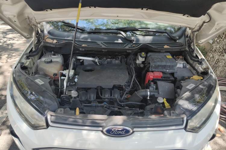 Used Ford EcoSport 2013 1.5L Manual Fashion Model Engine Bay