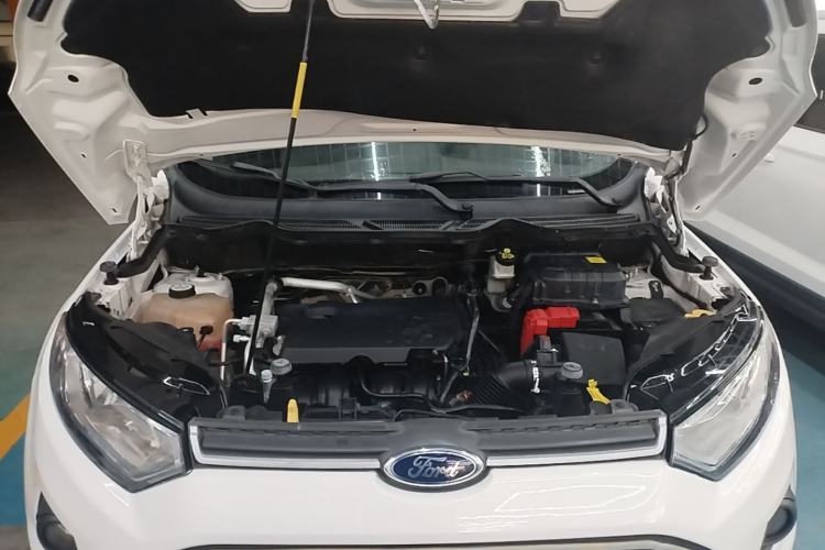 Used Ford EcoSport 2013 1.5L Manual Fashion Model Engine Bay