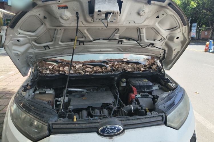 Used Ford EcoSport 2013 1.5L Manual Comfort Model Engine Bay