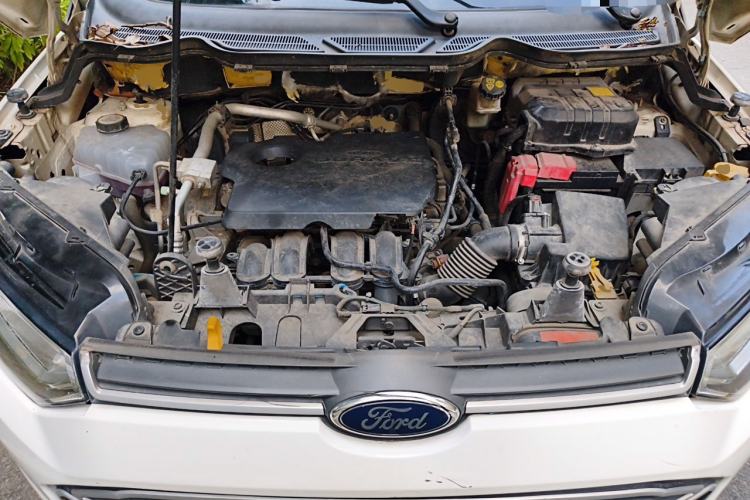 Used Ford EcoSport 2013 1.5L Automatic Fashion Model Engine Bay