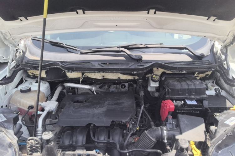 Used Ford EcoSport 2013 1.5L Manual Fashion Model Engine Bay