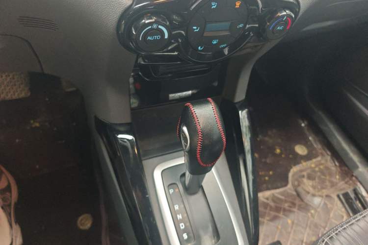 Used Ford EcoSport 2013 1.5L Automatic Prestige Model Gear Lever