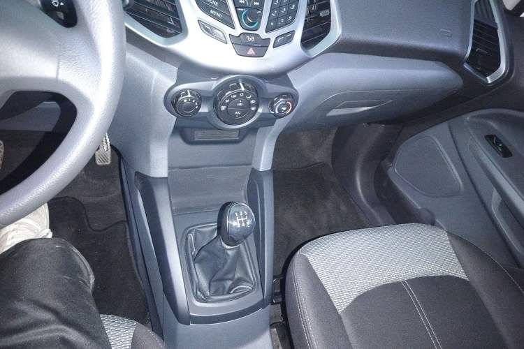 Used Ford EcoSport 2013 1.5L Manual Comfort Model Gear Lever