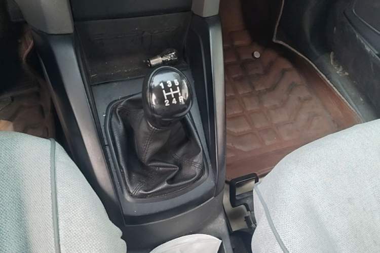 Used Ford EcoSport 2013 1.5L Manual Comfort Model Gear Lever