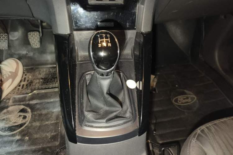 Used Ford EcoSport 2013 1.5L Manual Luxury Model Gear Lever