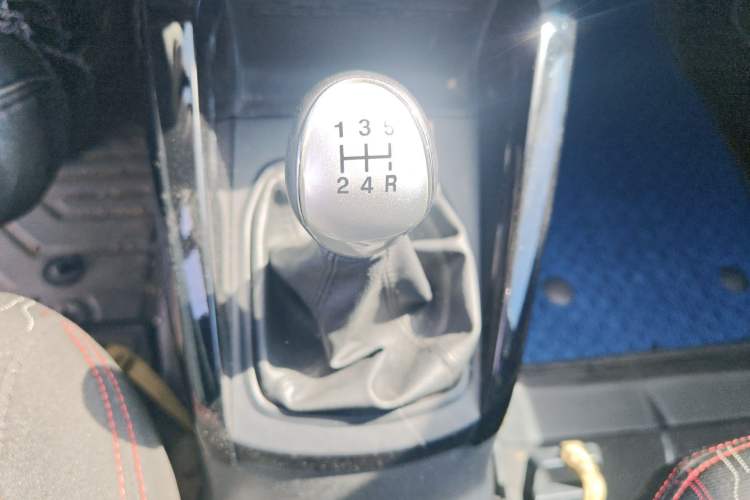Used Ford EcoSport 2013 1.0L GTDi Manual Luxury Model Gear Lever