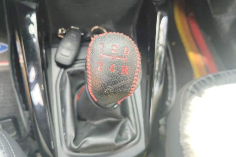 Used Ford EcoSport 2013 1.0L GTDi Manual Luxury Model Gear Lever