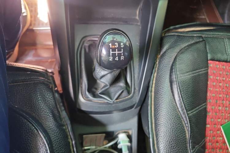 Used Ford EcoSport 2013 1.5L Manual Comfort Model Gear Lever