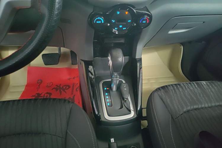 Used Ford EcoSport 2013 1.5L Automatic Prestige Model Gear Lever
