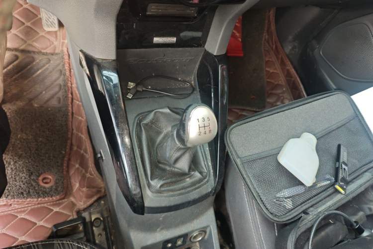 Used Ford EcoSport 2013 1.0L GTDi Manual Luxury Model Gear Lever
