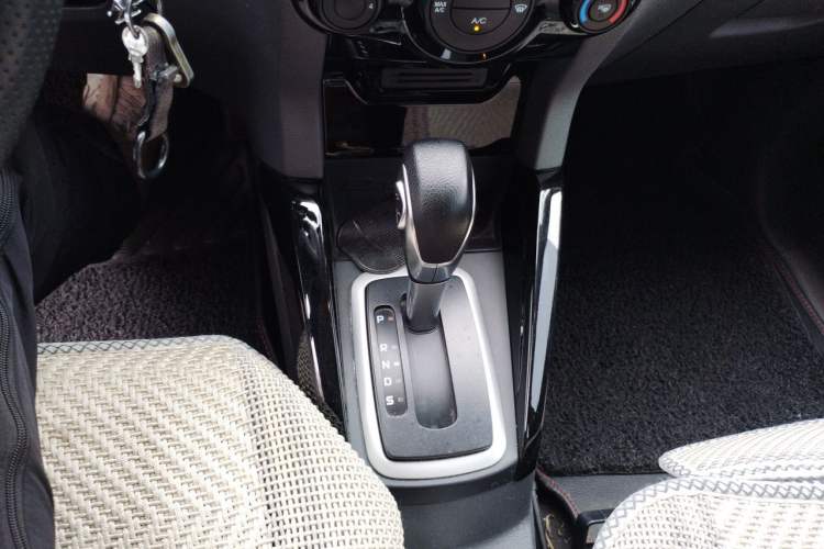 Used Ford EcoSport 2013 1.5L Automatic Fashion Model Gear Lever