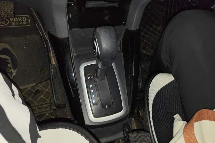 Used Ford EcoSport 2013 1.5L Automatic Fashion Model Gear Lever