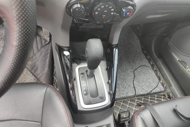 Used Ford EcoSport 2013 1.5L Automatic Fashion Model Gear Lever
