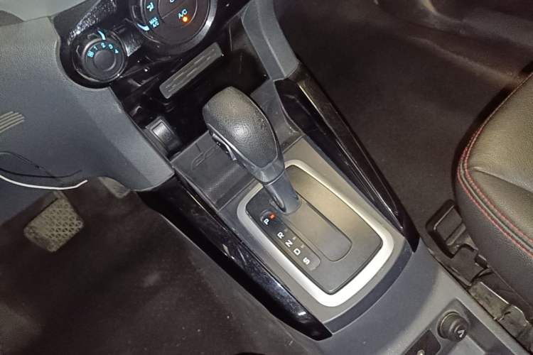 Used Ford EcoSport 2013 1.5L Automatic Fashion Model Gear Lever
