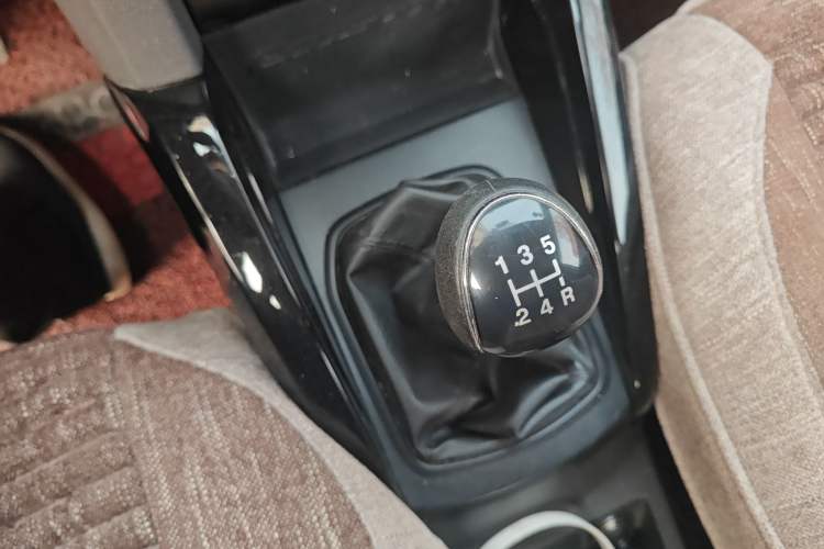 Used Ford EcoSport 2013 1.5L Manual Fashion Model Gear Lever
