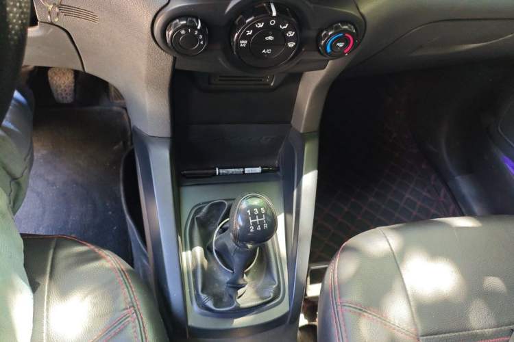 Used Ford EcoSport 2013 1.5L Manual Comfort Model Gear Lever