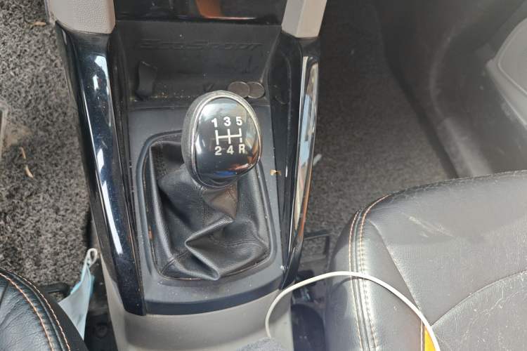 Used Ford EcoSport 2013 1.5L Manual Fashion Model Gear Lever