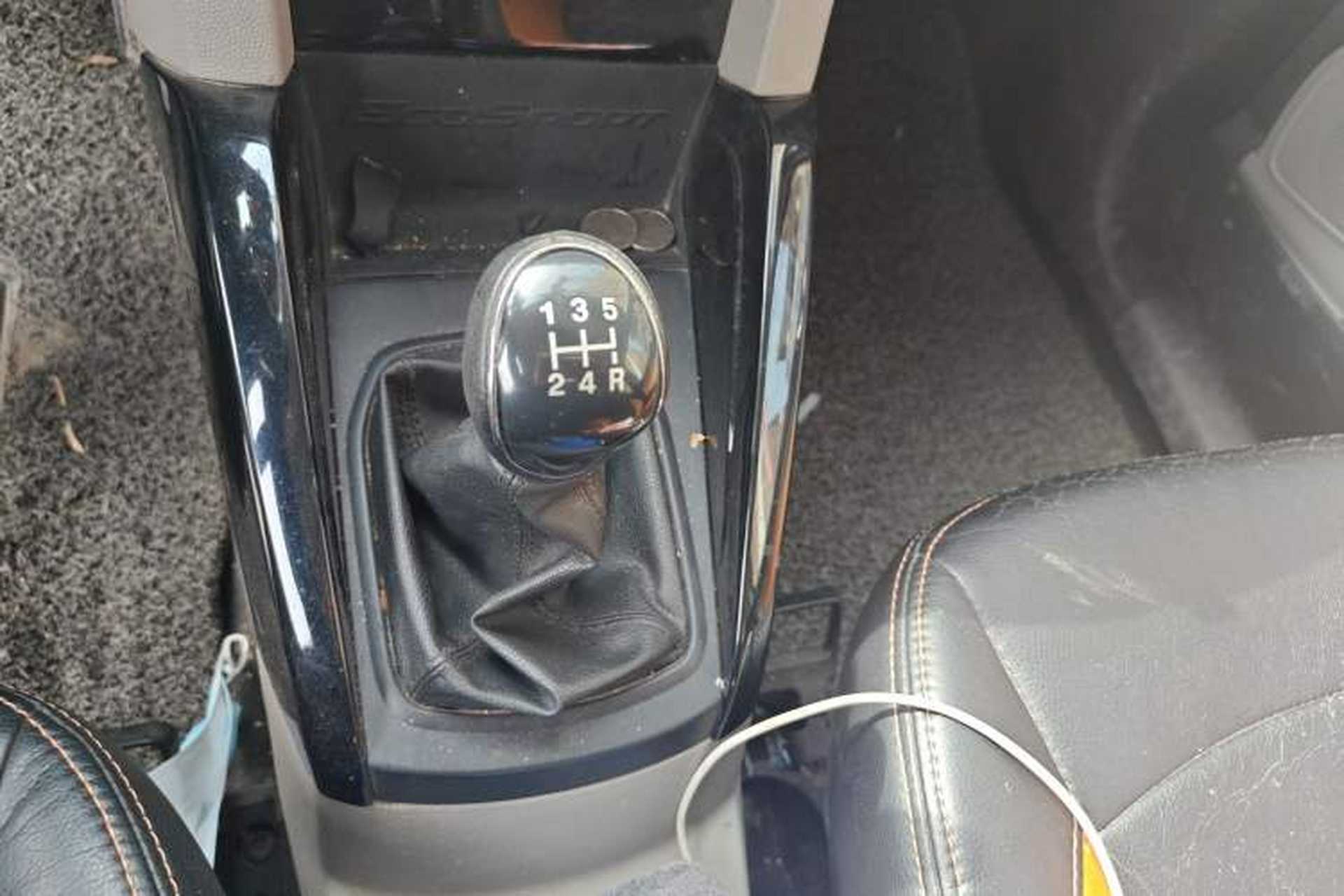 Used Ford EcoSport 2013 1.5L Manual Fashion Model Gear Lever