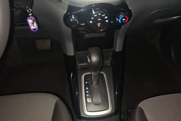 Used Ford EcoSport 2013 1.5L Automatic Fashion Model Gear Lever