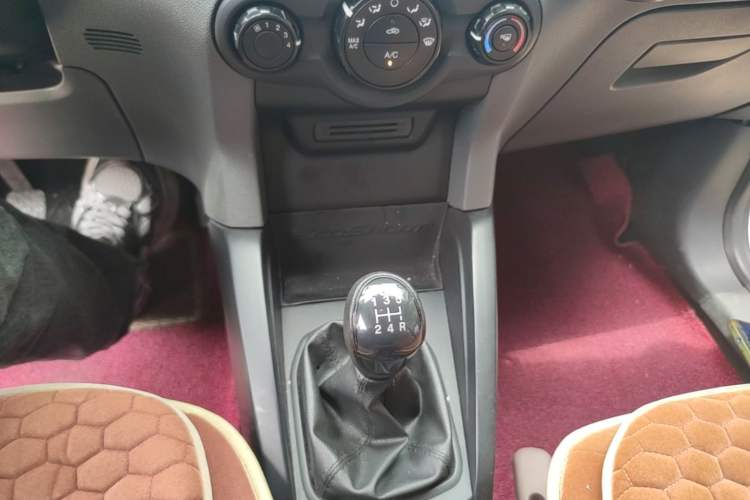 Used Ford EcoSport 2013 1.5L Manual Comfort Model Gear Lever