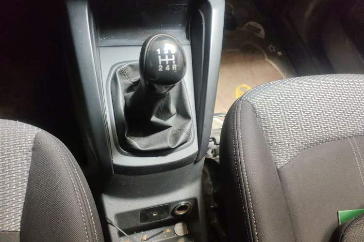 Used Ford EcoSport 2013 1.5L Manual Comfort Model Gear Lever