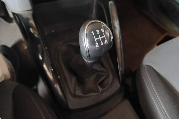 Used Ford EcoSport 2013 1.5L Manual Fashion Model Gear Lever
