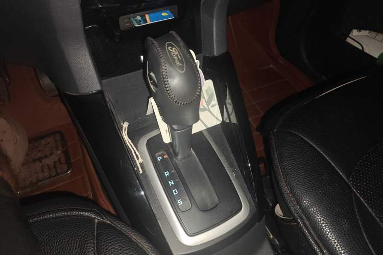Used Ford EcoSport 2013 1.5L Automatic Prestige Model Gear Lever