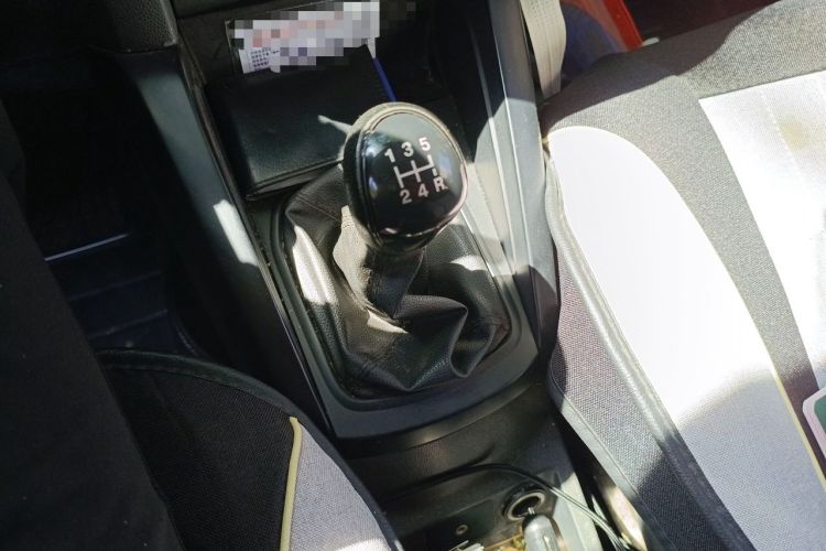 Used Ford EcoSport 2013 1.5L Manual Comfort Model Gear Lever