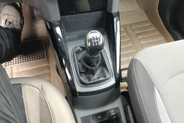 Used Ford EcoSport 2013 1.5L Manual Fashion Model Gear Lever