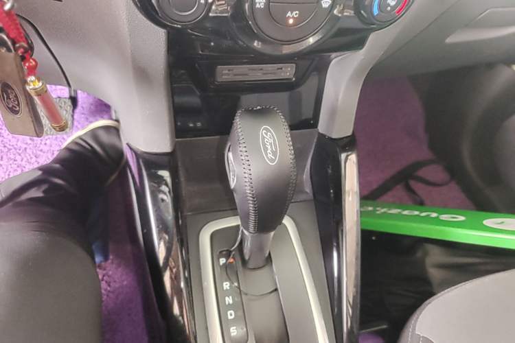 Used Ford EcoSport 2013 1.5L Automatic Fashion Model Gear Lever