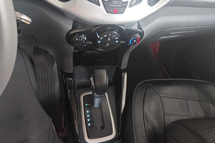 Used Ford EcoSport 2013 1.5L Automatic Fashion Model Gear Lever
