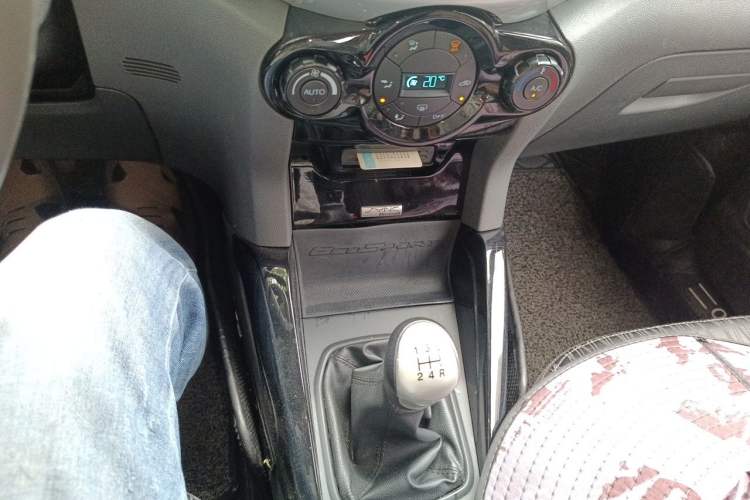 Used Ford EcoSport 2013 1.0L GTDi Manual Luxury Model Gear Lever